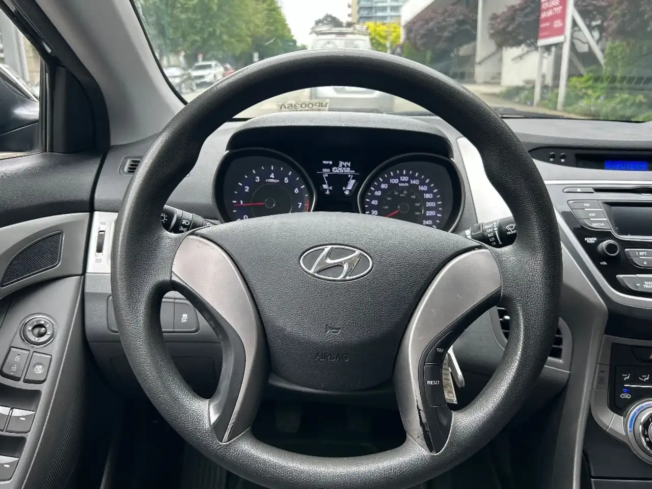Hyundai ELANTRA photo Hyundai ELANTRA