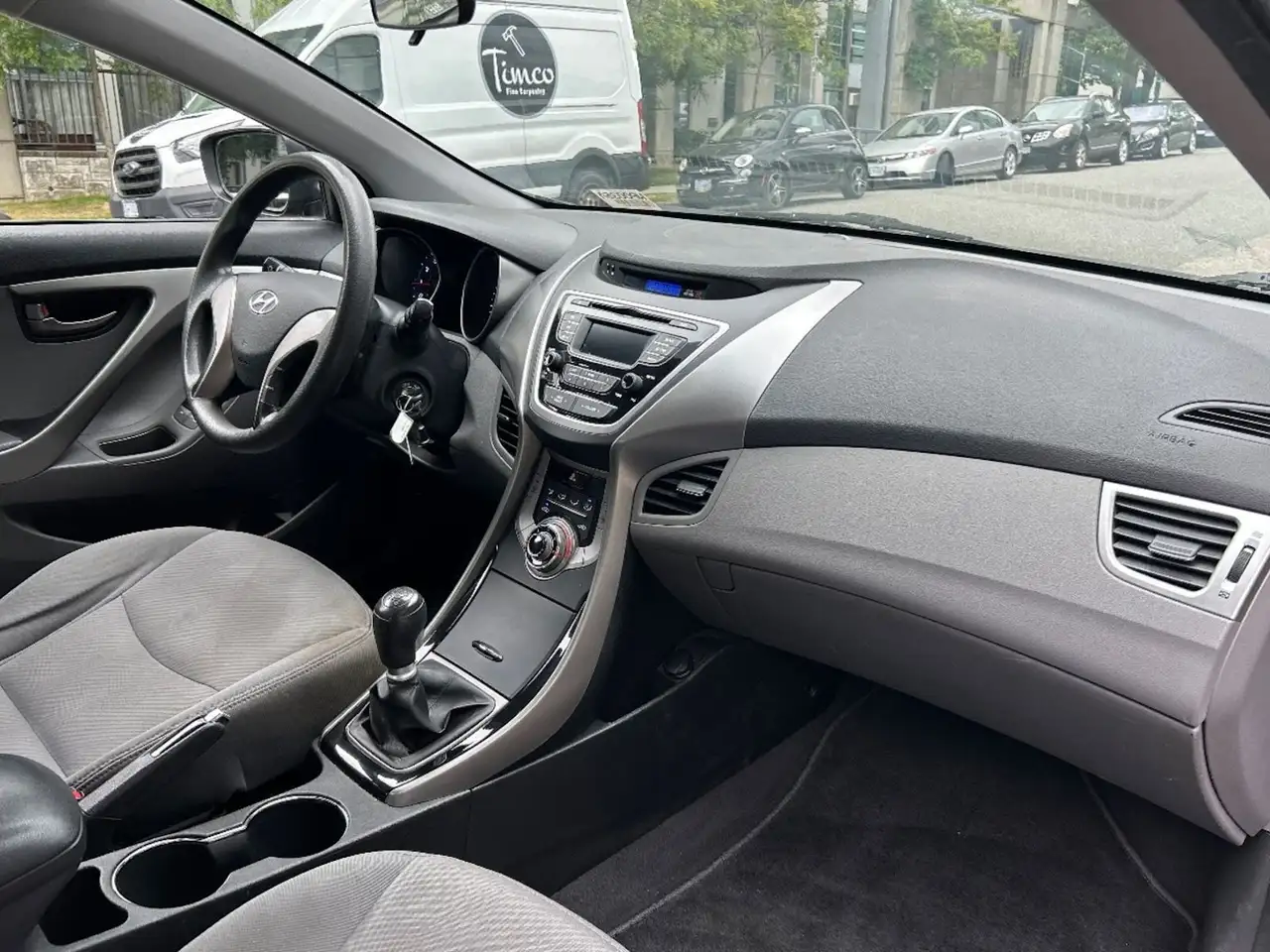 Hyundai ELANTRA photo Hyundai ELANTRA