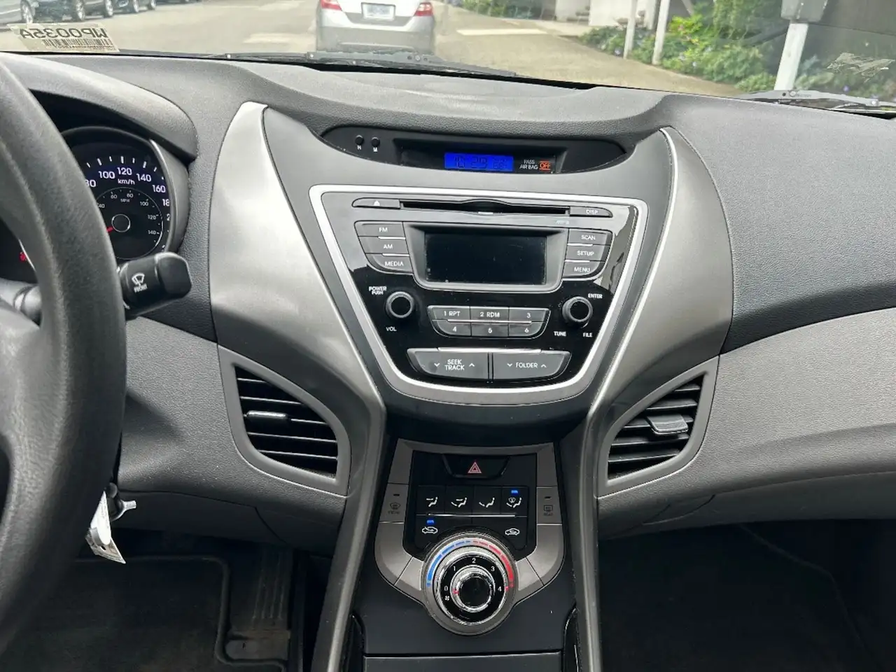Hyundai ELANTRA photo Hyundai ELANTRA