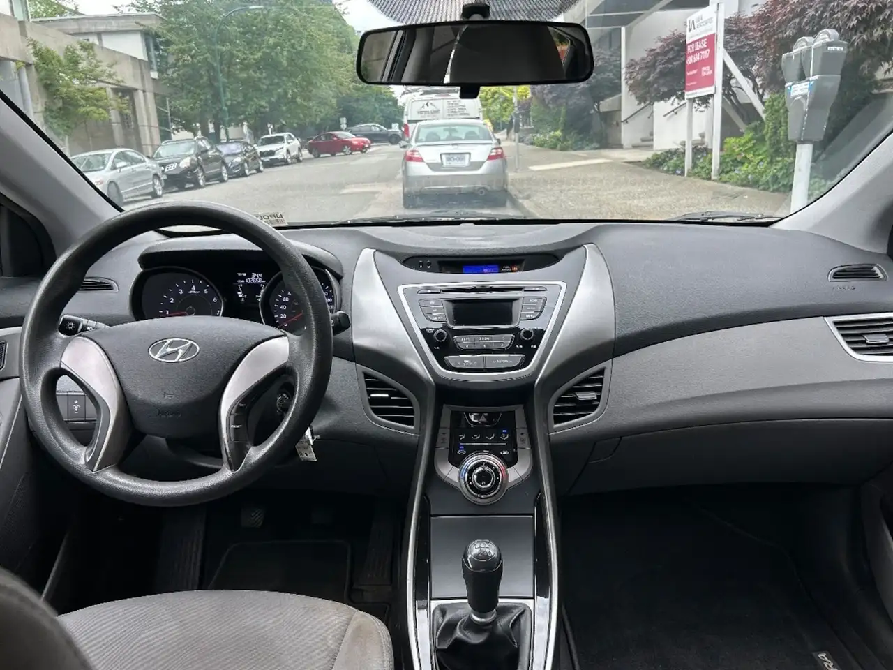 Hyundai ELANTRA photo Hyundai ELANTRA