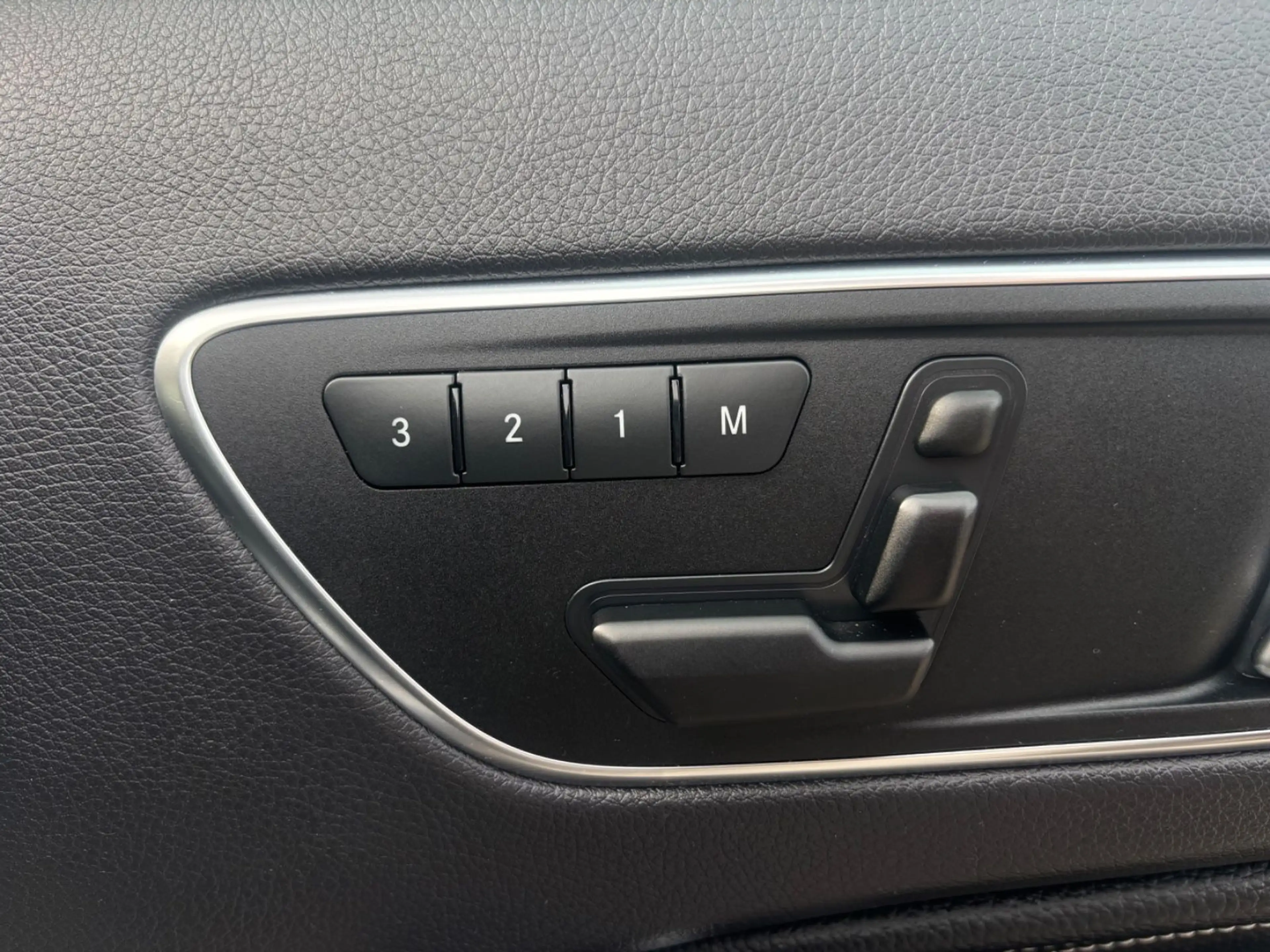 Mercedes-Benz GLA 220 d,Memory,Kamera,Night-Paket,Navi,I-HAND — photo 8