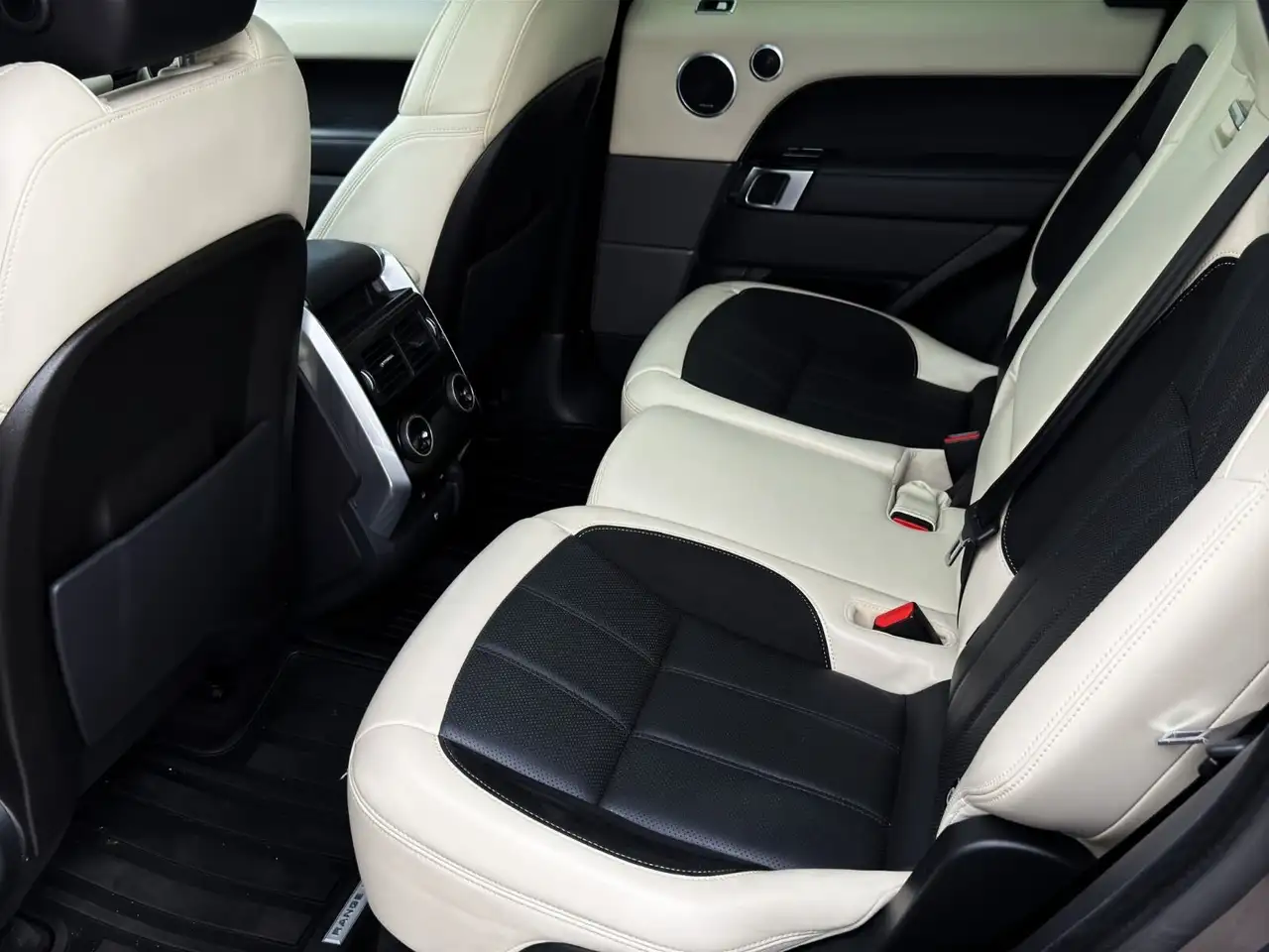 Land Rover Range Rover Sport снимка Land Rover Range Rover Sport