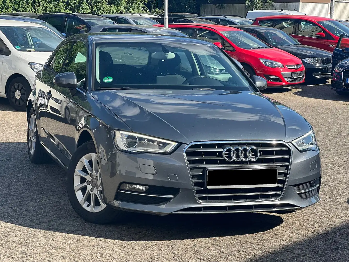 Audi A3 1.6 TDI S tronic Automatik * LED / Navi / AHK Gris - 1