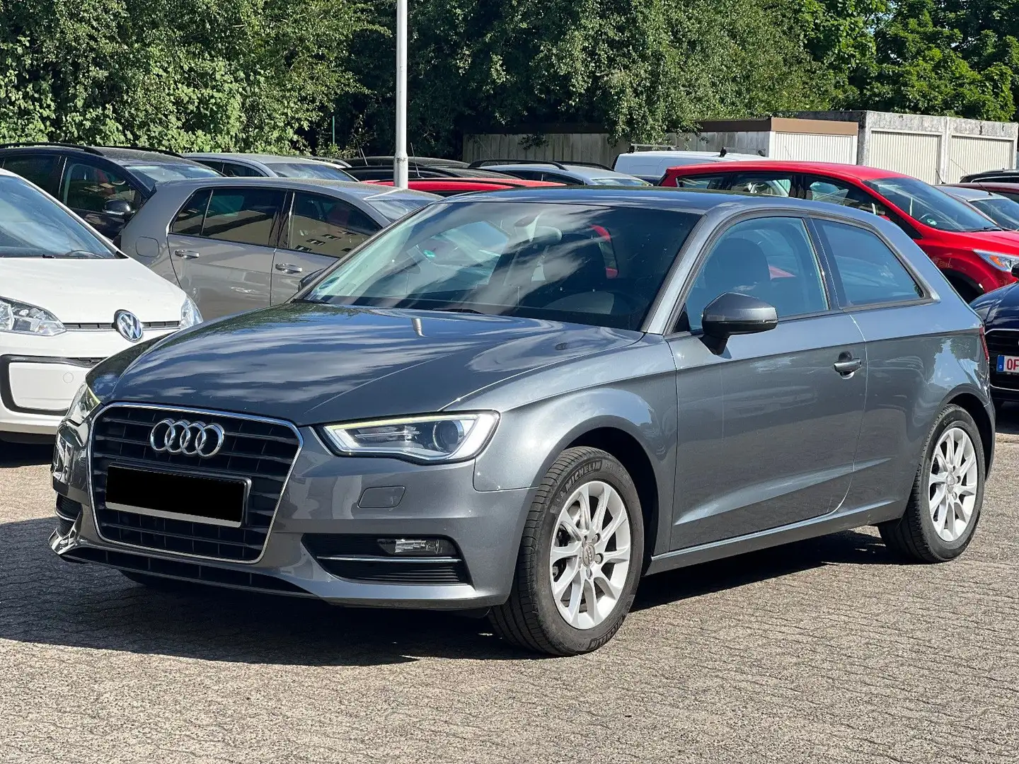 Audi A3 1.6 TDI S tronic Automatik * LED / Navi / AHK Gris - 2