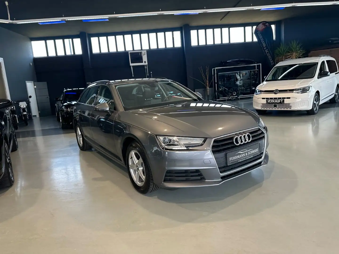 Audi A4 Avant 30TDI AUTOMATIK MMI-Navi XENON-PLUS Gris - 2