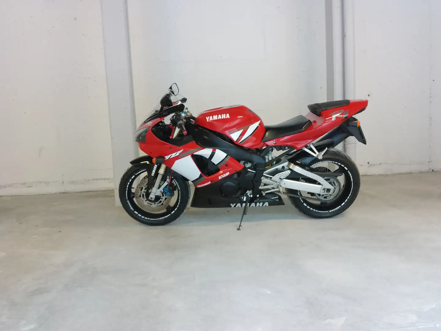 Yamaha YZF-R1 1000 Červená - 1