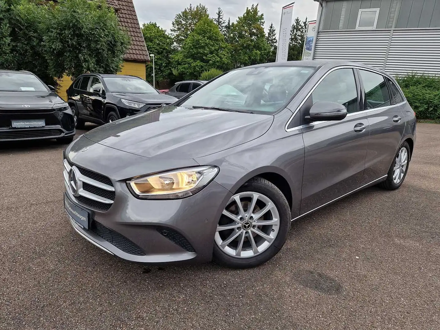 Mercedes-Benz B 180 Progressive mit Winterrädern Grigio - 1