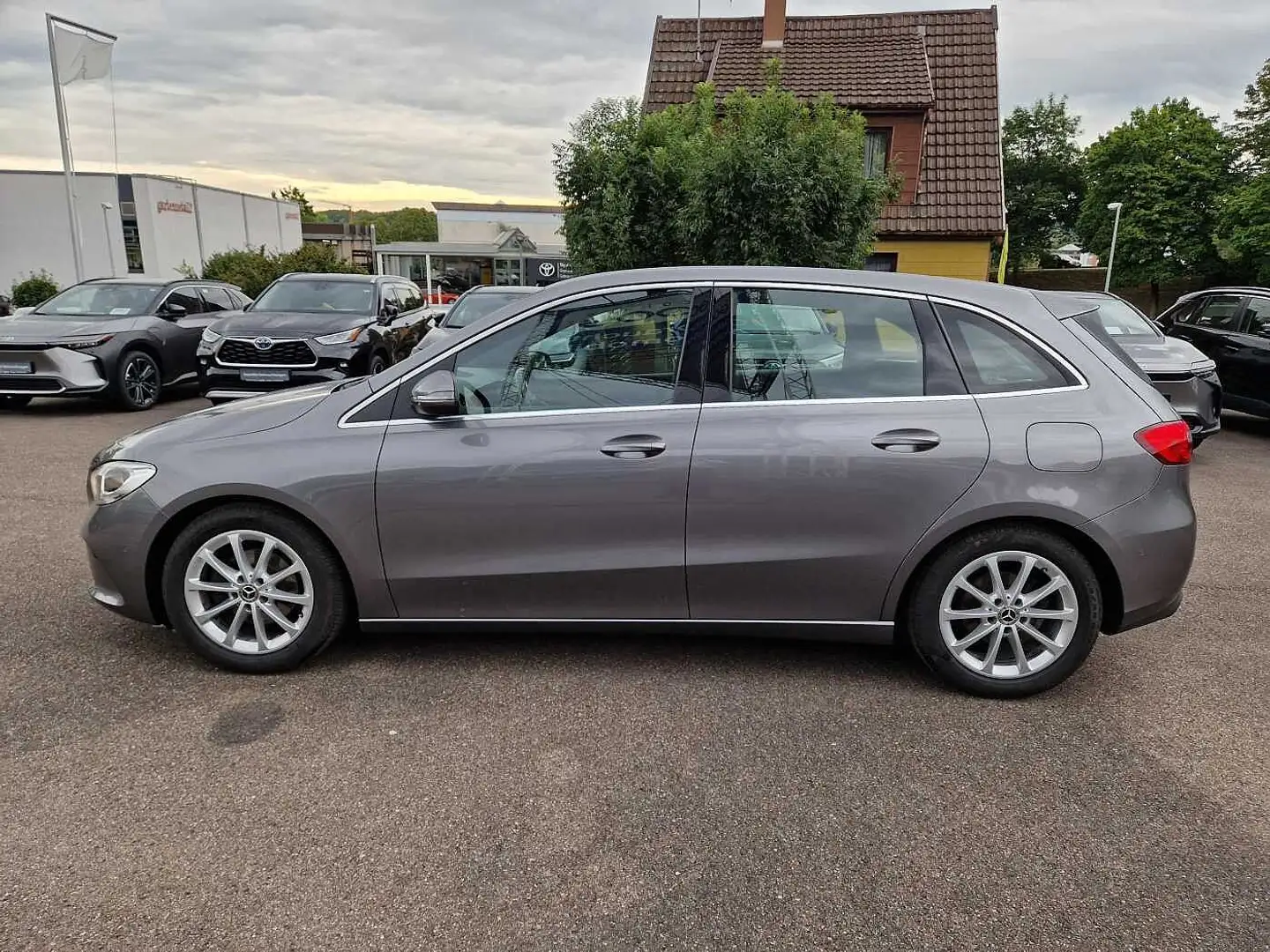 Mercedes-Benz B 180 Progressive mit Winterrädern Grigio - 2