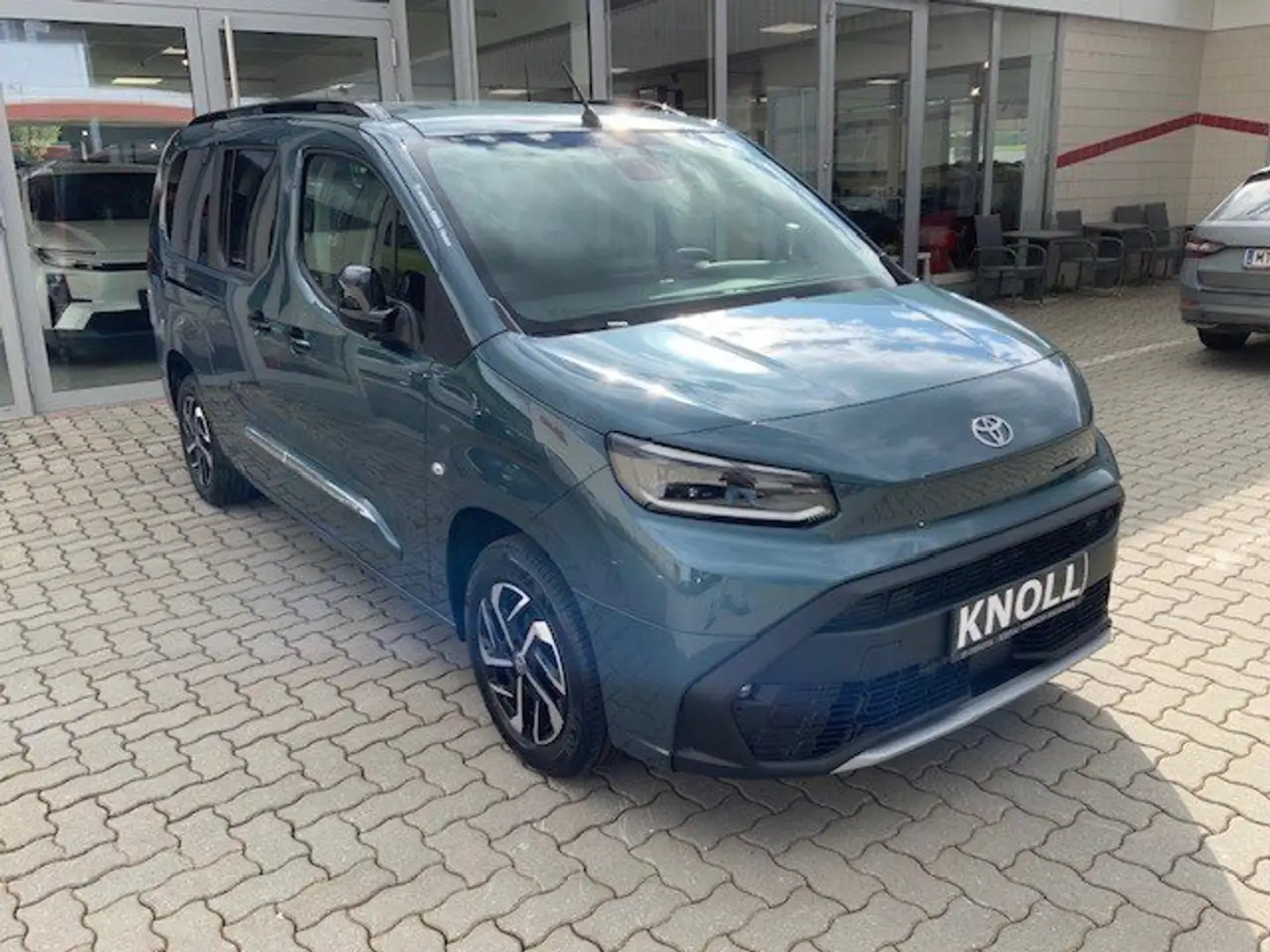 Toyota Proace City Verso 1,5 Diesel Family L2 130 5 Türig Blau - 1