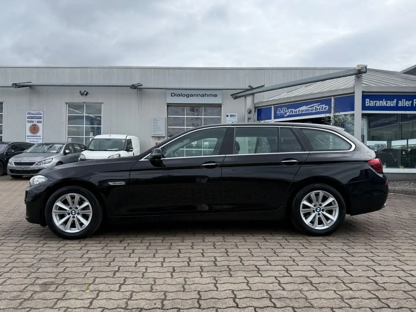 BMW 520 Baureihe 5 Touring 520d xDrive Schwarz - 2