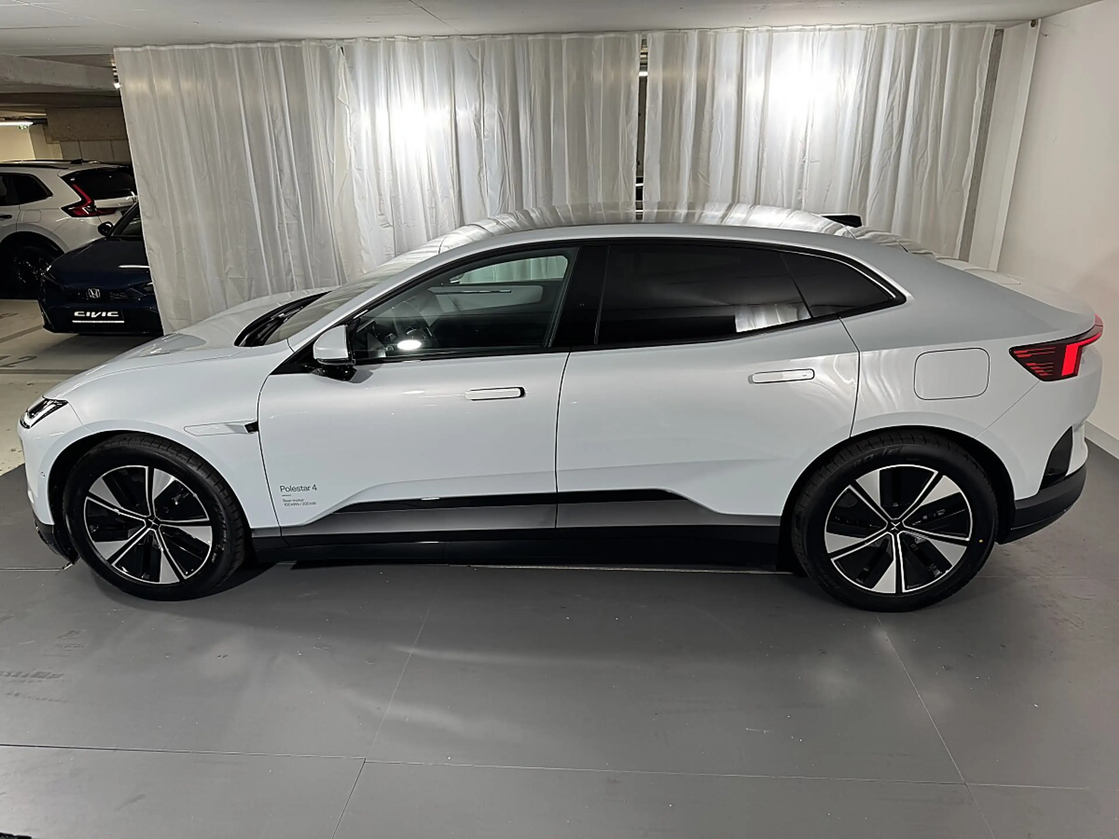 Polestar 4 Coupe MY27 Rear Motor Elektro 100kWh | Auto Sta... — photo 2