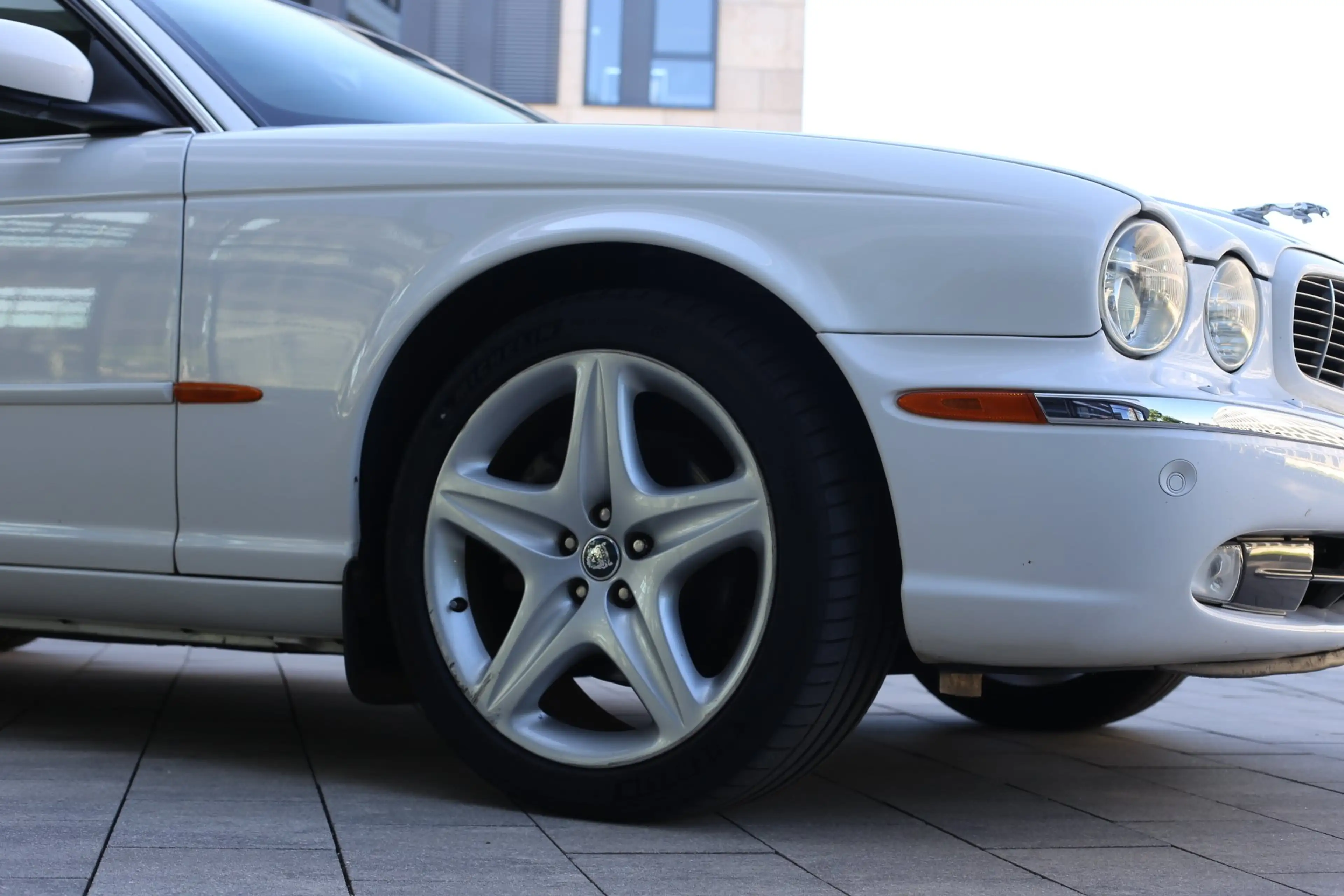 Jaguar XJ8 X350 Saloon Longwheelbase 4.2 V8 — photo 7