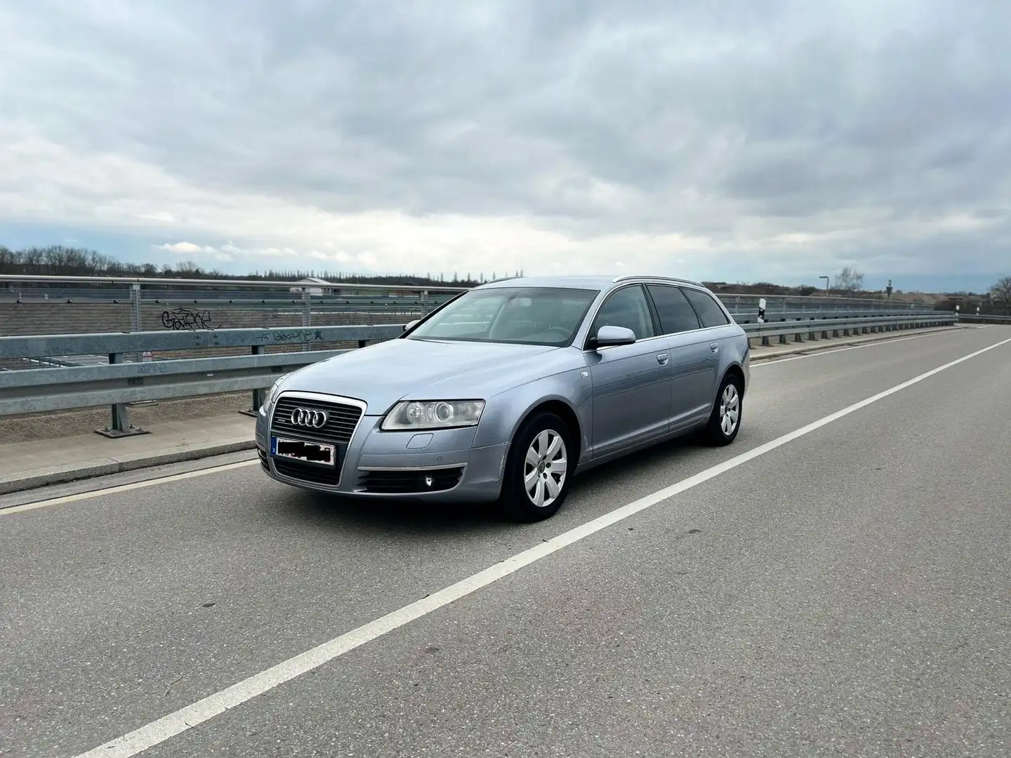 Audi A6 Avant 3.0 TDI quattro Silber - 1