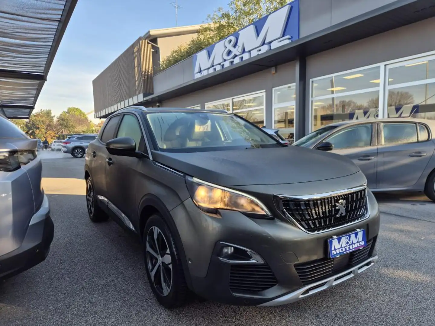 Peugeot 3008 3008 1.2 puretech 130cv s&s ALLURE Gri - 1