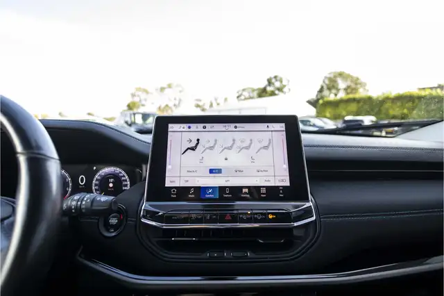 Jeep Compass view 26