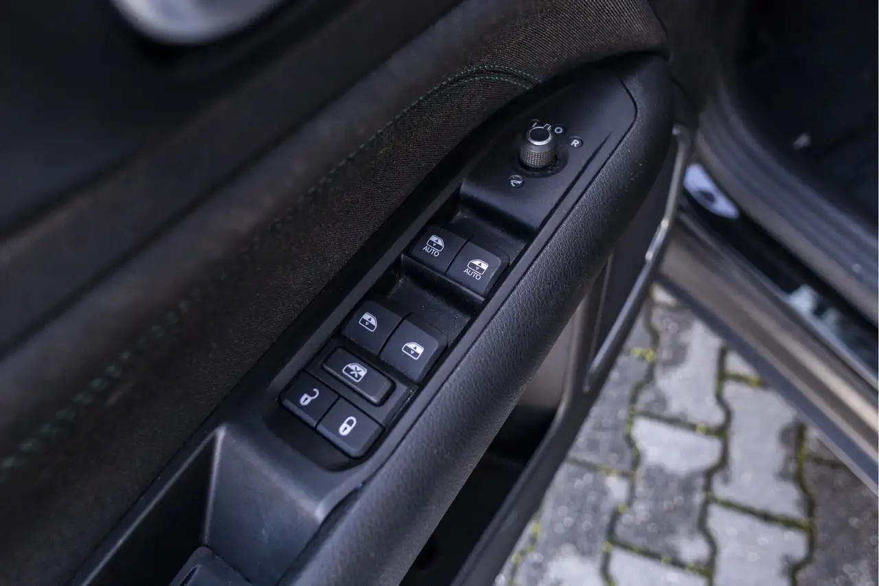 Jeep Compass 1.5T e-Hybrid Upland 360° Camera 19" ACC, миниатюра 21