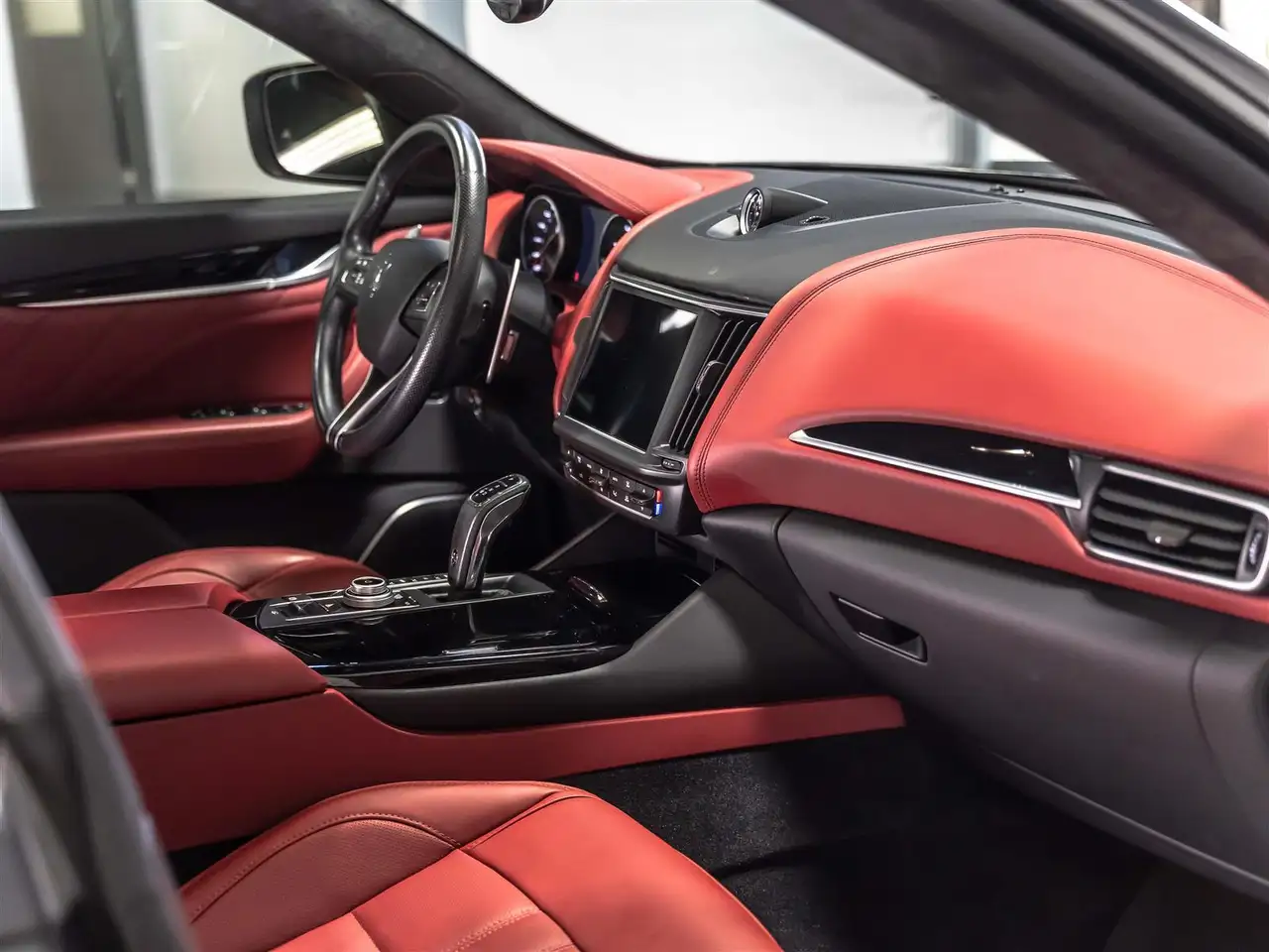Maserati Levante снимка Maserati Levante