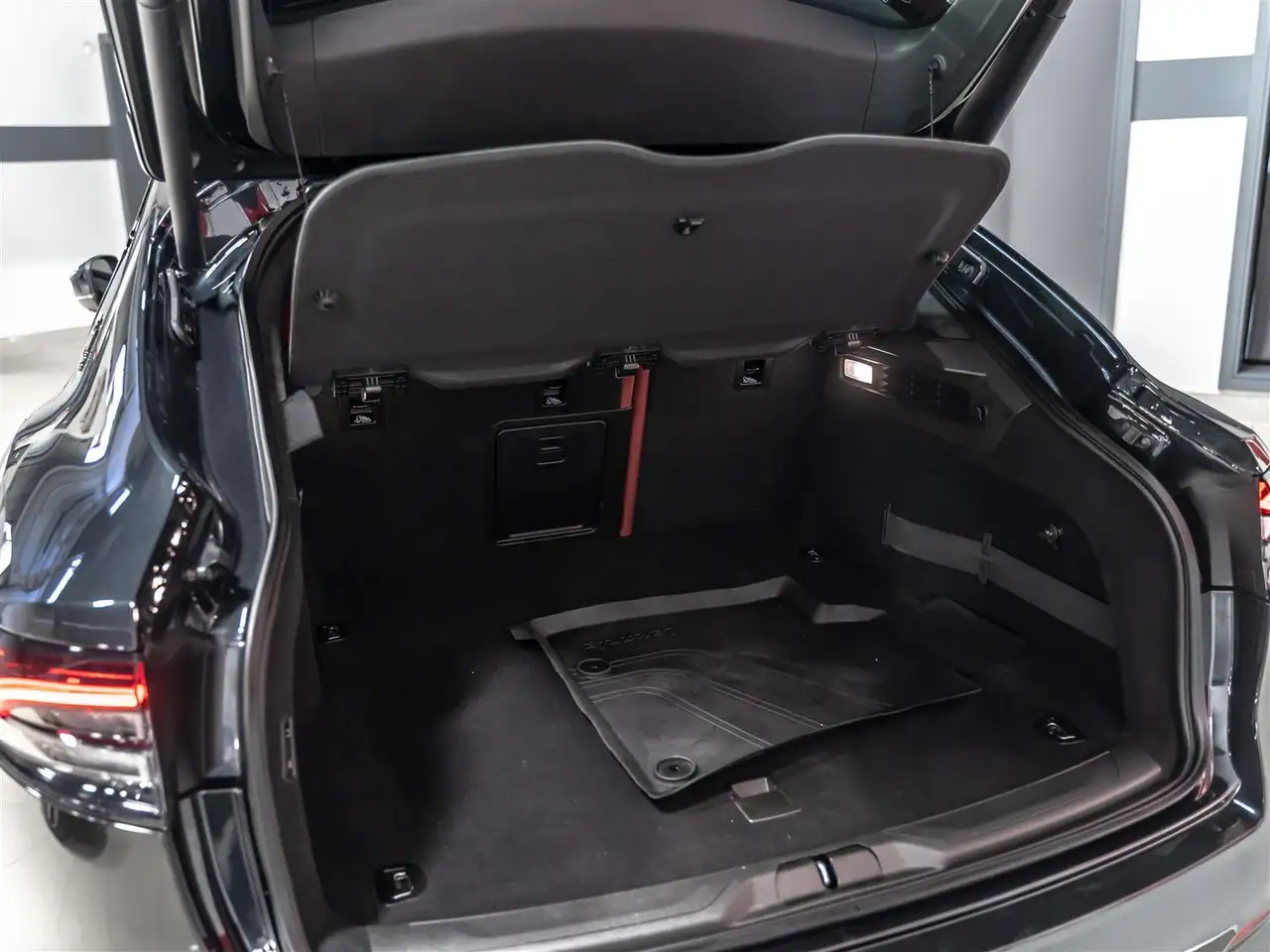 Maserati Levante снимка Maserati Levante