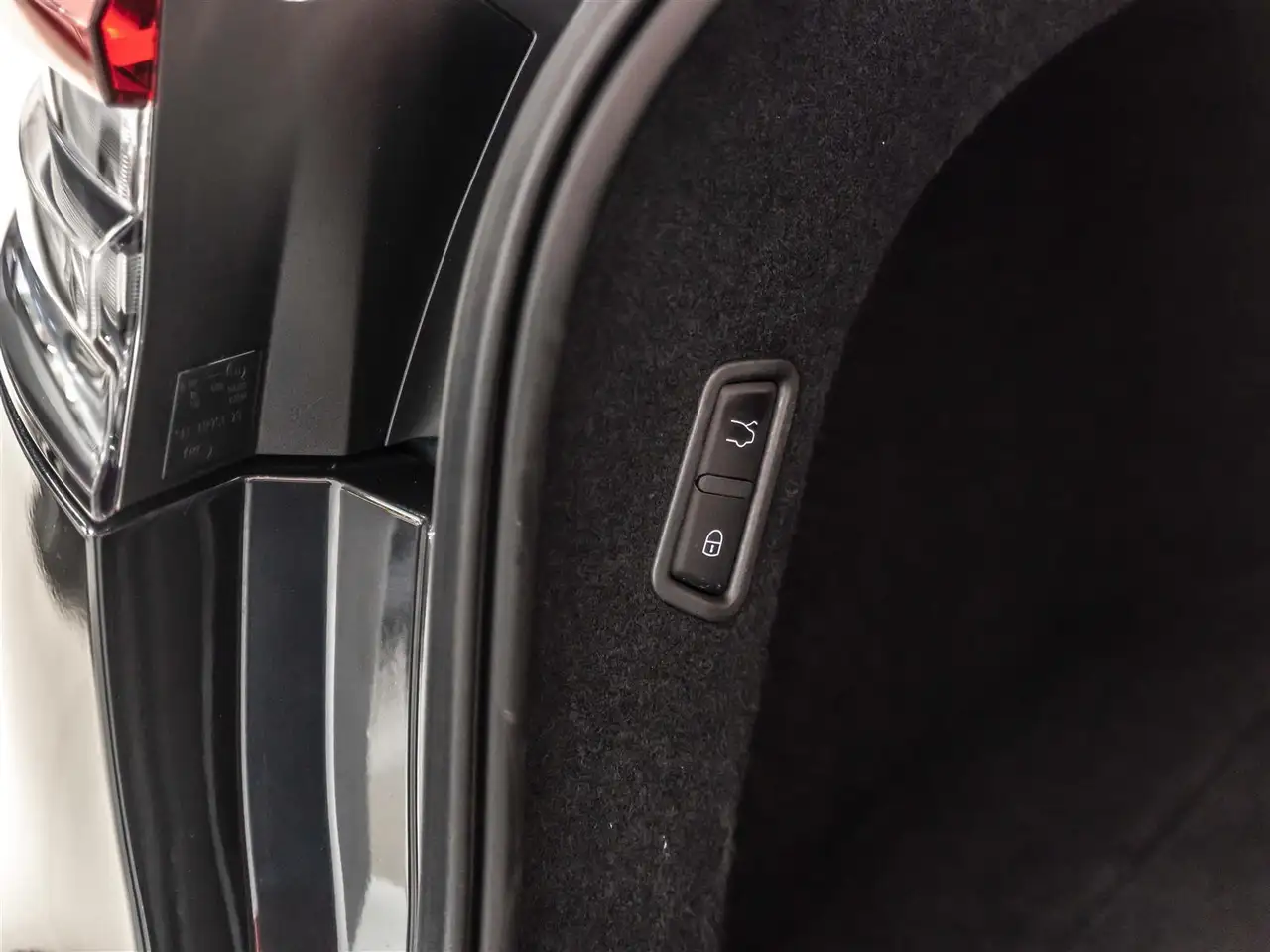 Maserati Levante снимка Maserati Levante
