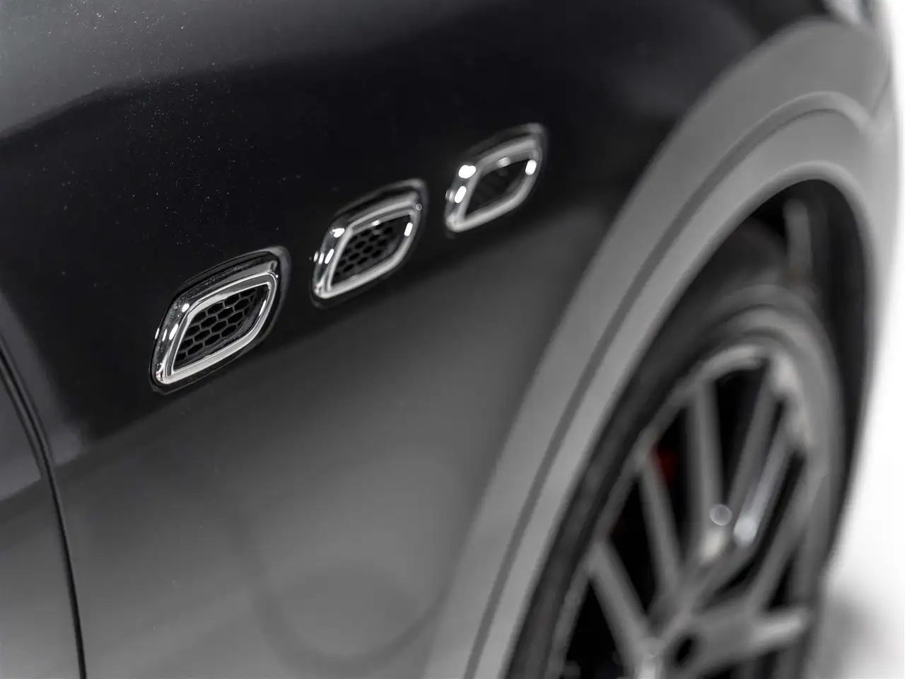 Maserati Levante снимка Maserati Levante