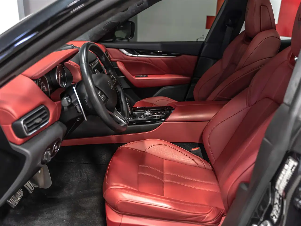 Maserati Levante снимка Maserati Levante