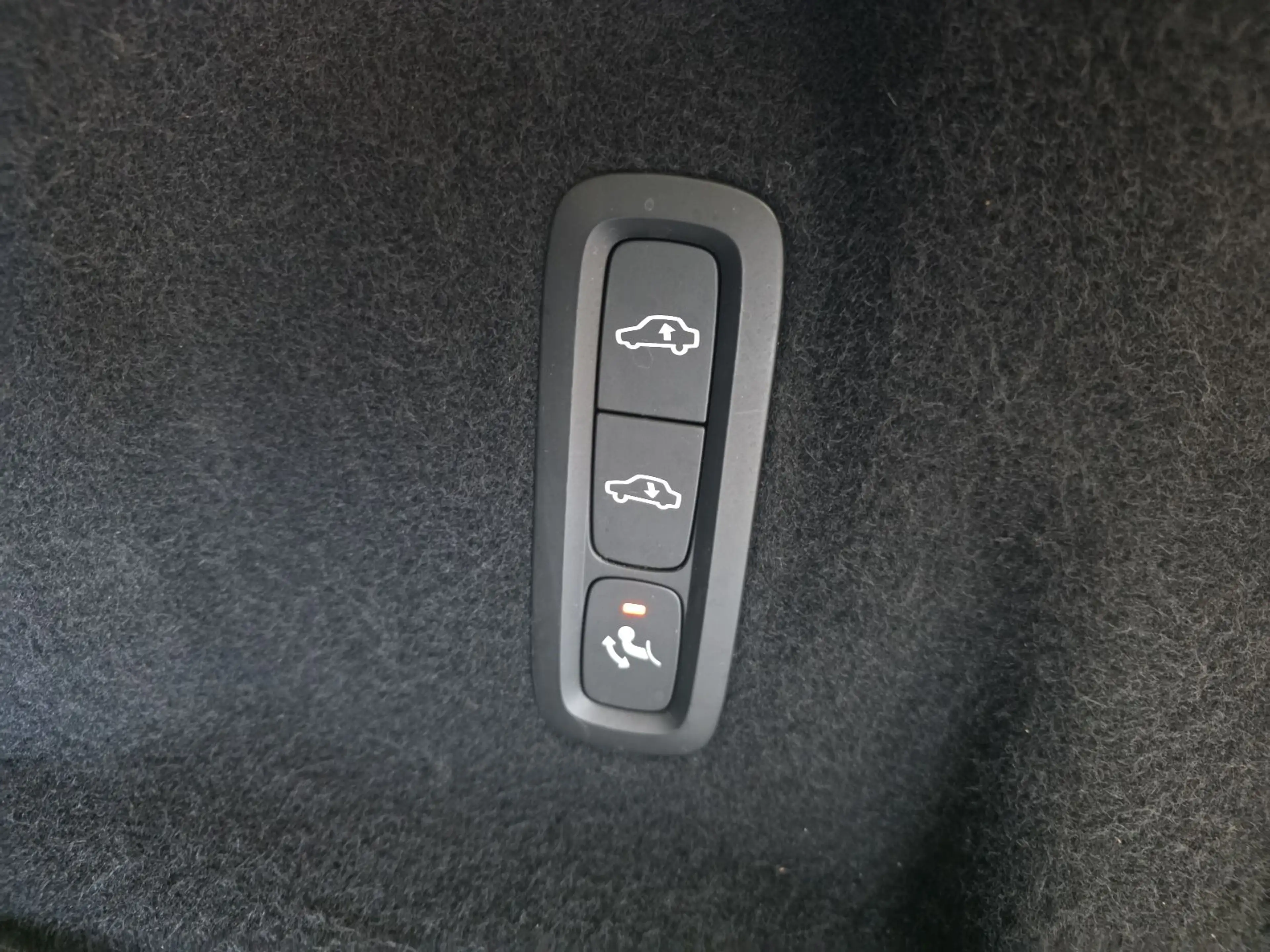 Volvo XC60 T8 Ultimate Bright Recharge AWD Massage AHK — photo 15