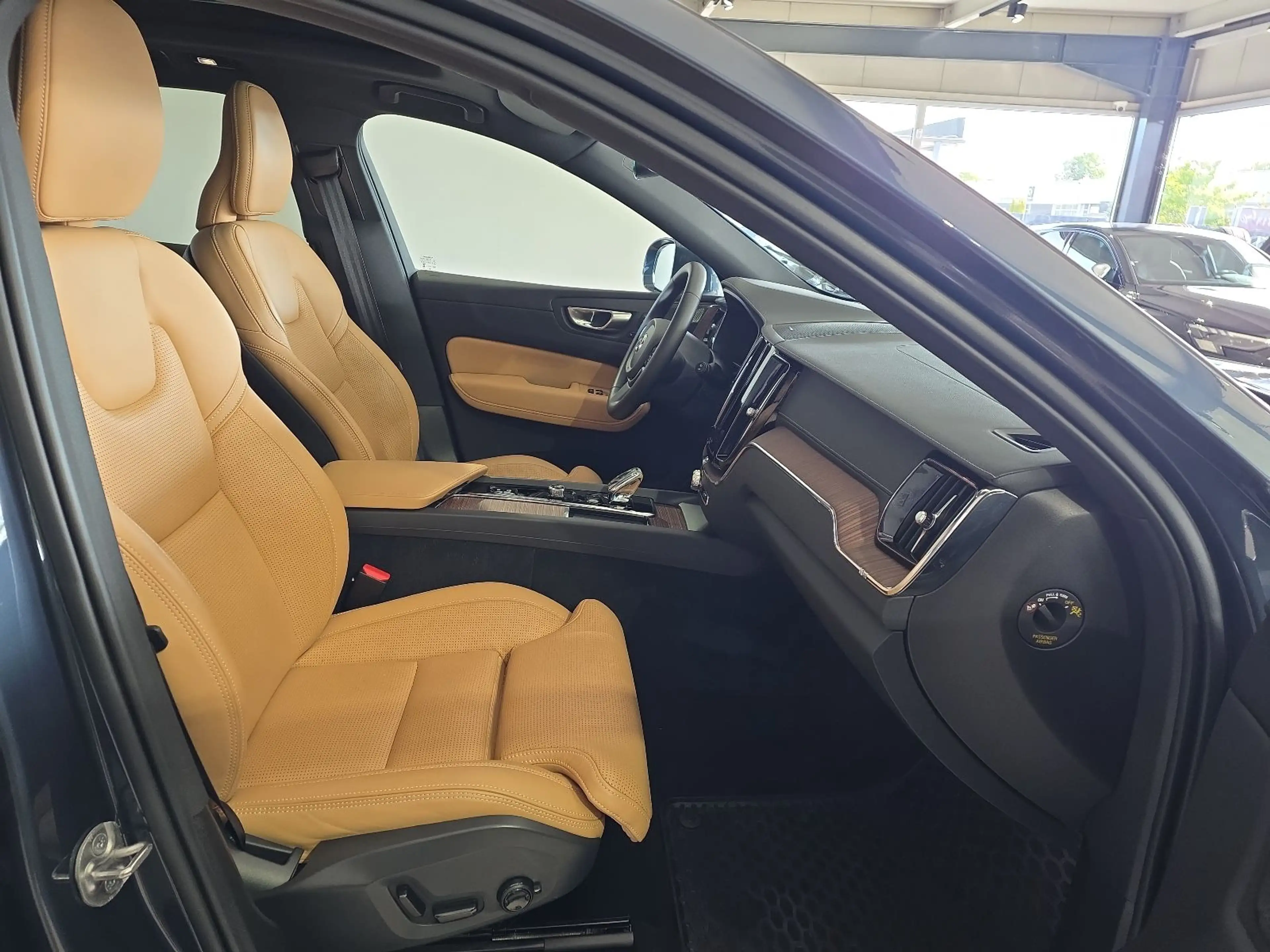 Volvo XC60 T8 Ultimate Bright Recharge AWD Massage AHK — photo 11