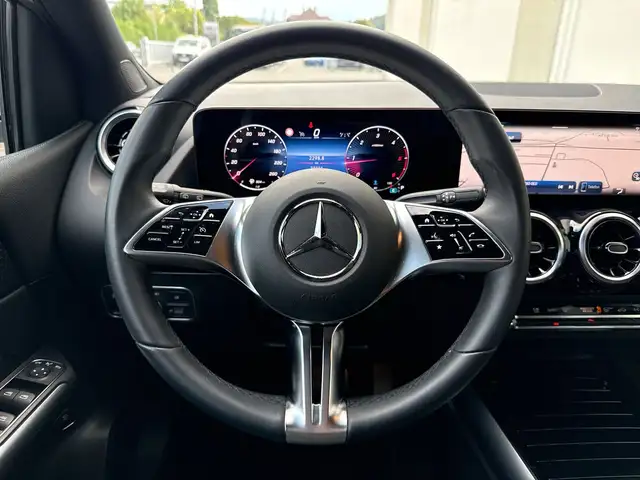 Mercedes-Benz B-Class view 9