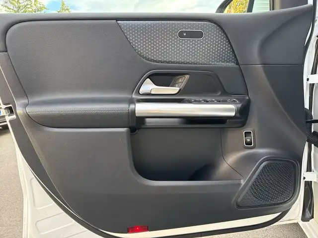 Mercedes-Benz B-Class view 11