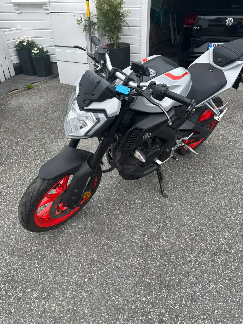 Yamaha MT-125 Grijs - 1
