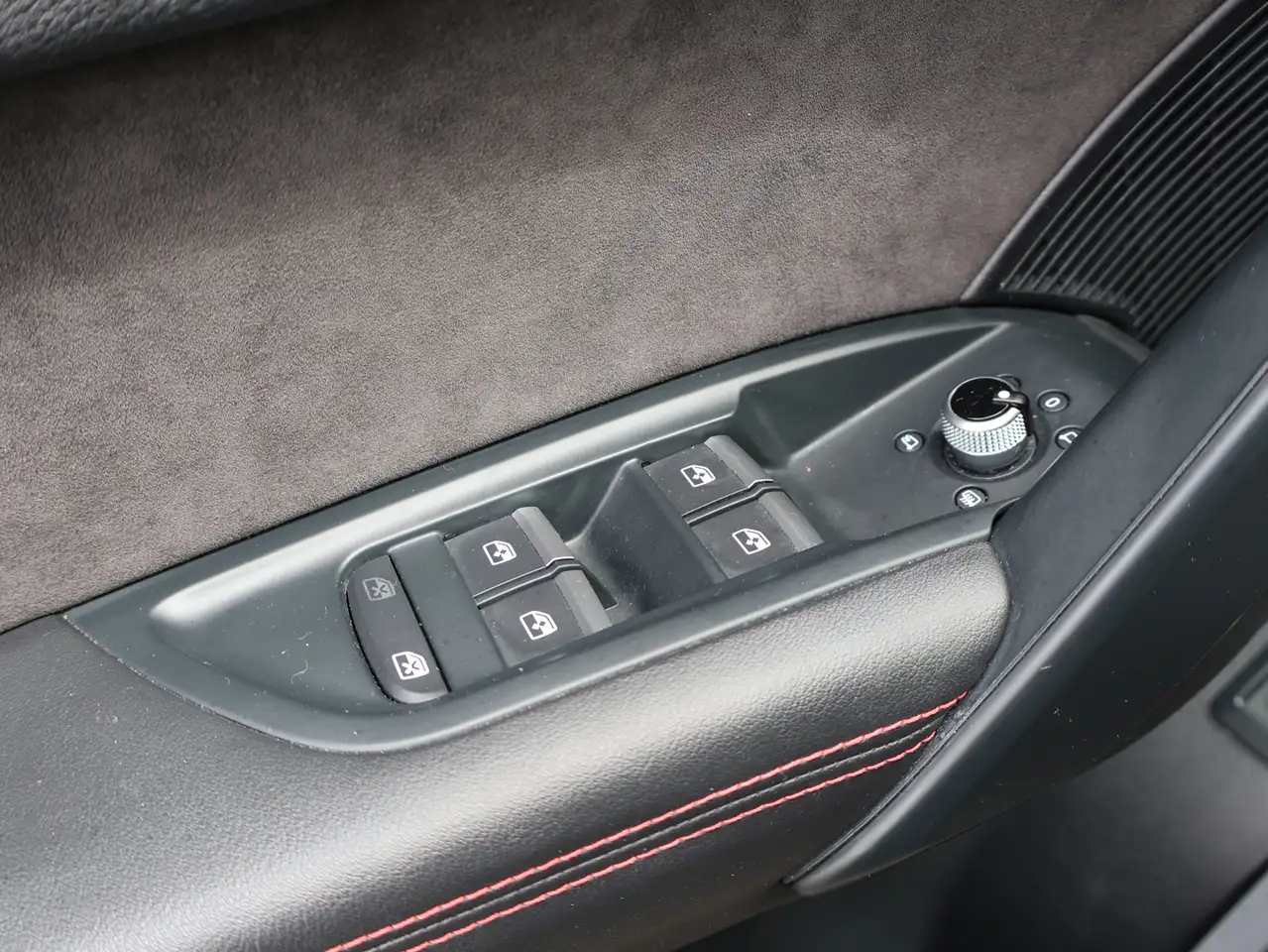 Audi SQ5 снимка Audi SQ5