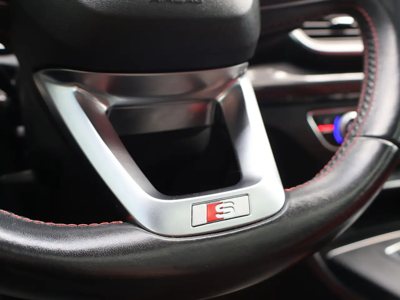 Audi SQ5 снимка Audi SQ5