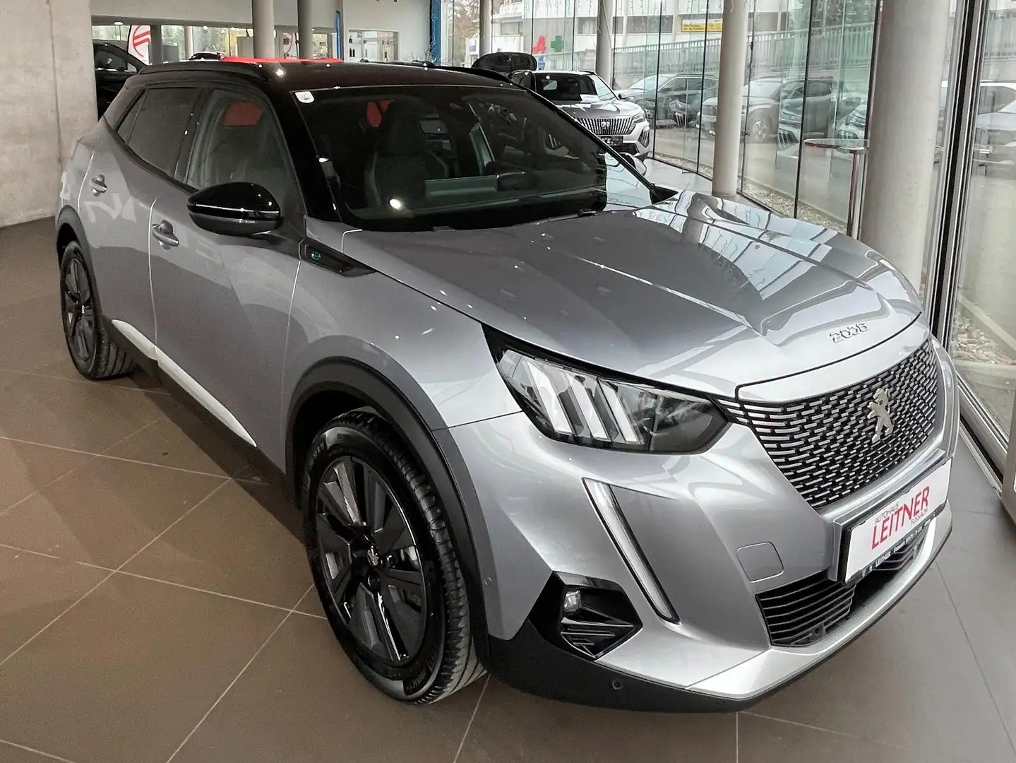 Peugeot 2008 e- GT Pack Grau - 1