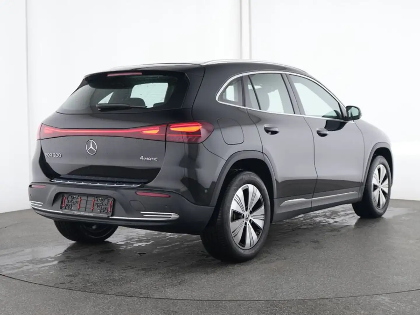 Mercedes-Benz EQA 300 4M Progressive Ambiente AHK Pano Totwink Schwarz - 2