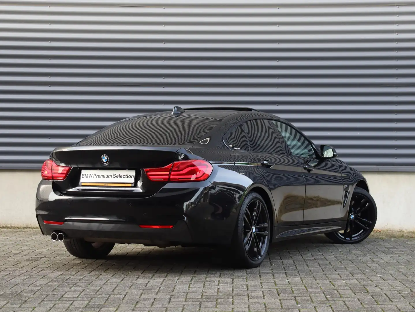 BMW 420 4-serie Gran Coupé 420i | High Executive | M Sport Zwart - 2