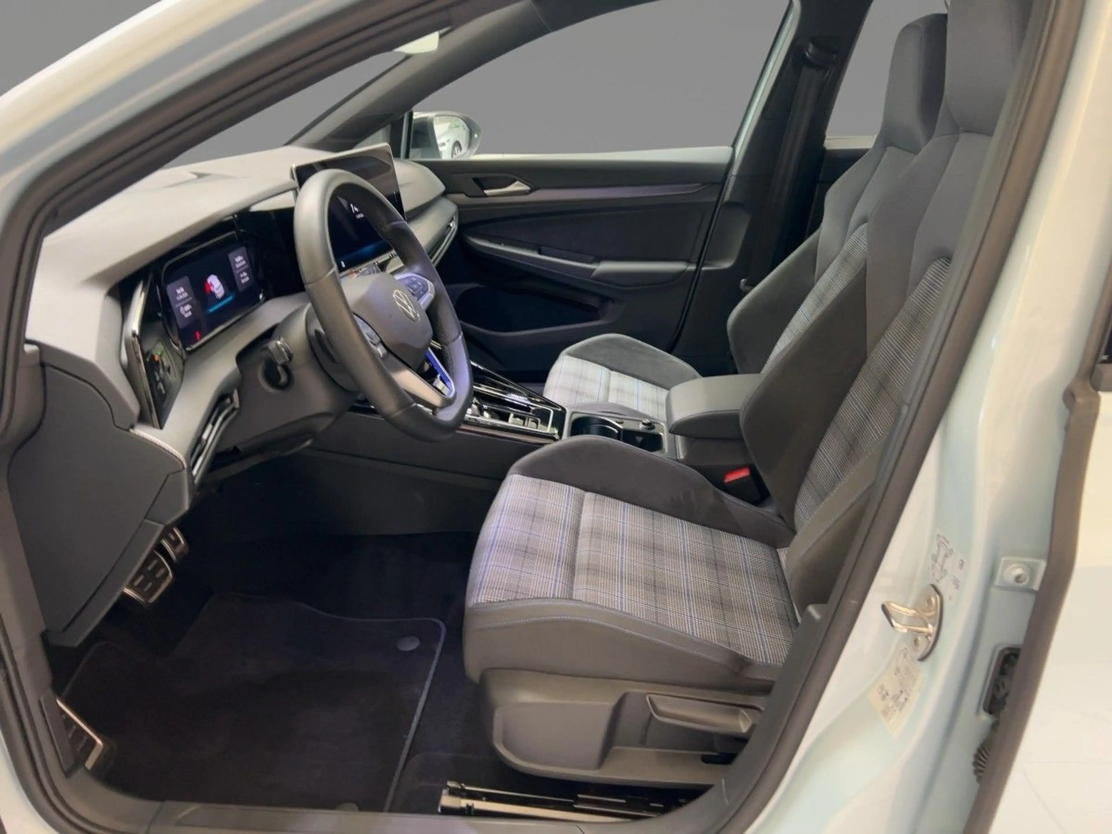 Volkswagen Golf GTE VIII 1.5 eHybrid GTE DSG Rear View IQ Light — photo 9