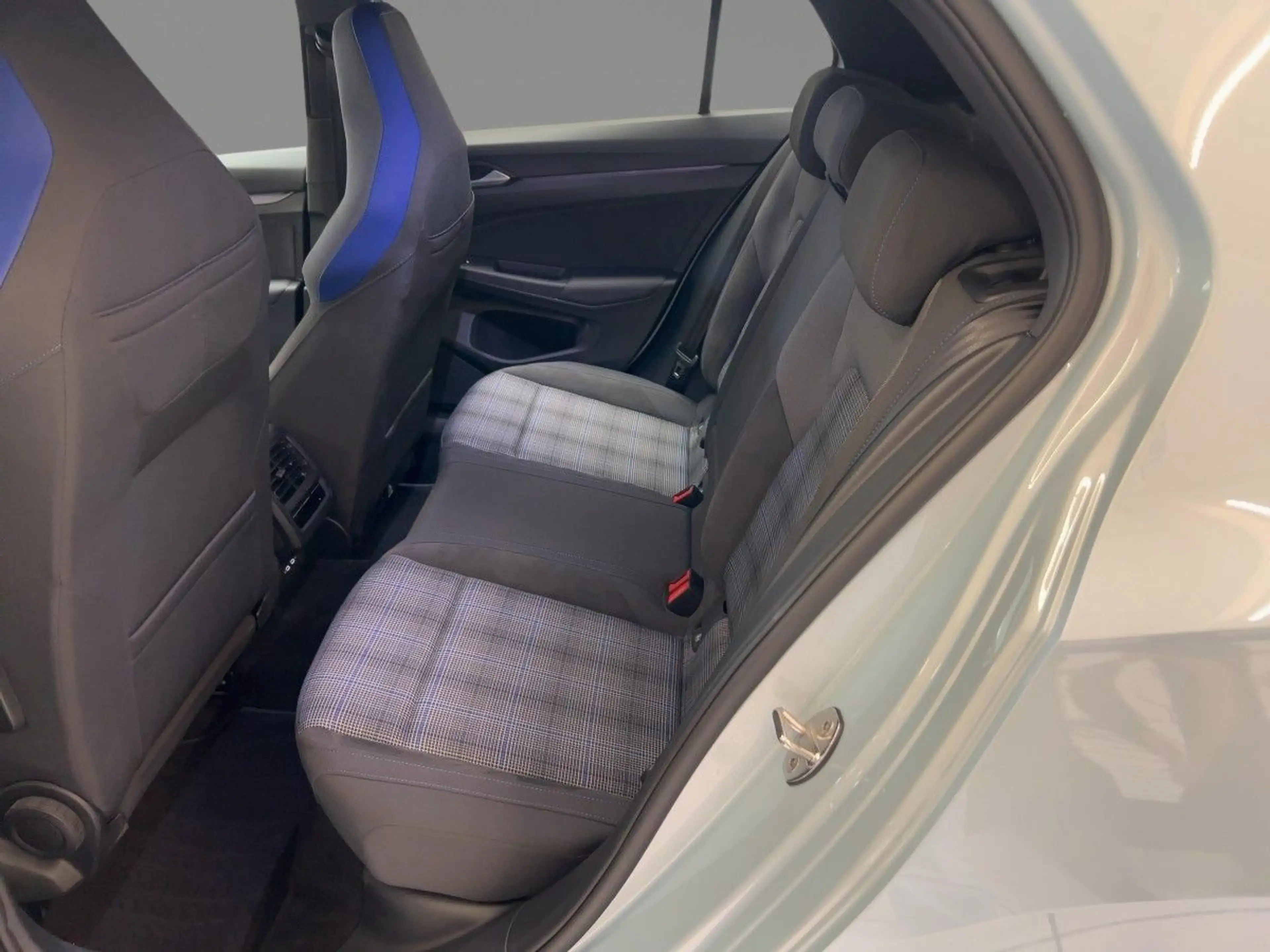 Volkswagen Golf GTE VIII 1.5 eHybrid GTE DSG Rear View IQ Light — photo 10