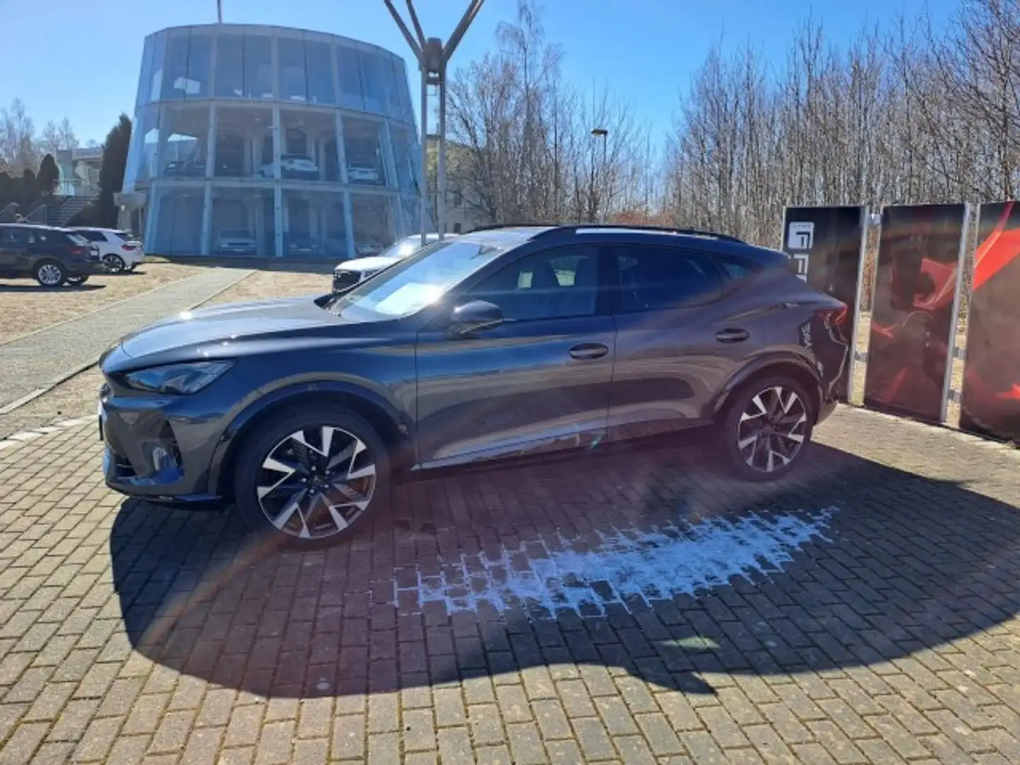 CUPRA Formentor VZ 2.0 TSI 4Drive DSG MATRIX*AHZV*PANO Klima Navi Gris - 2