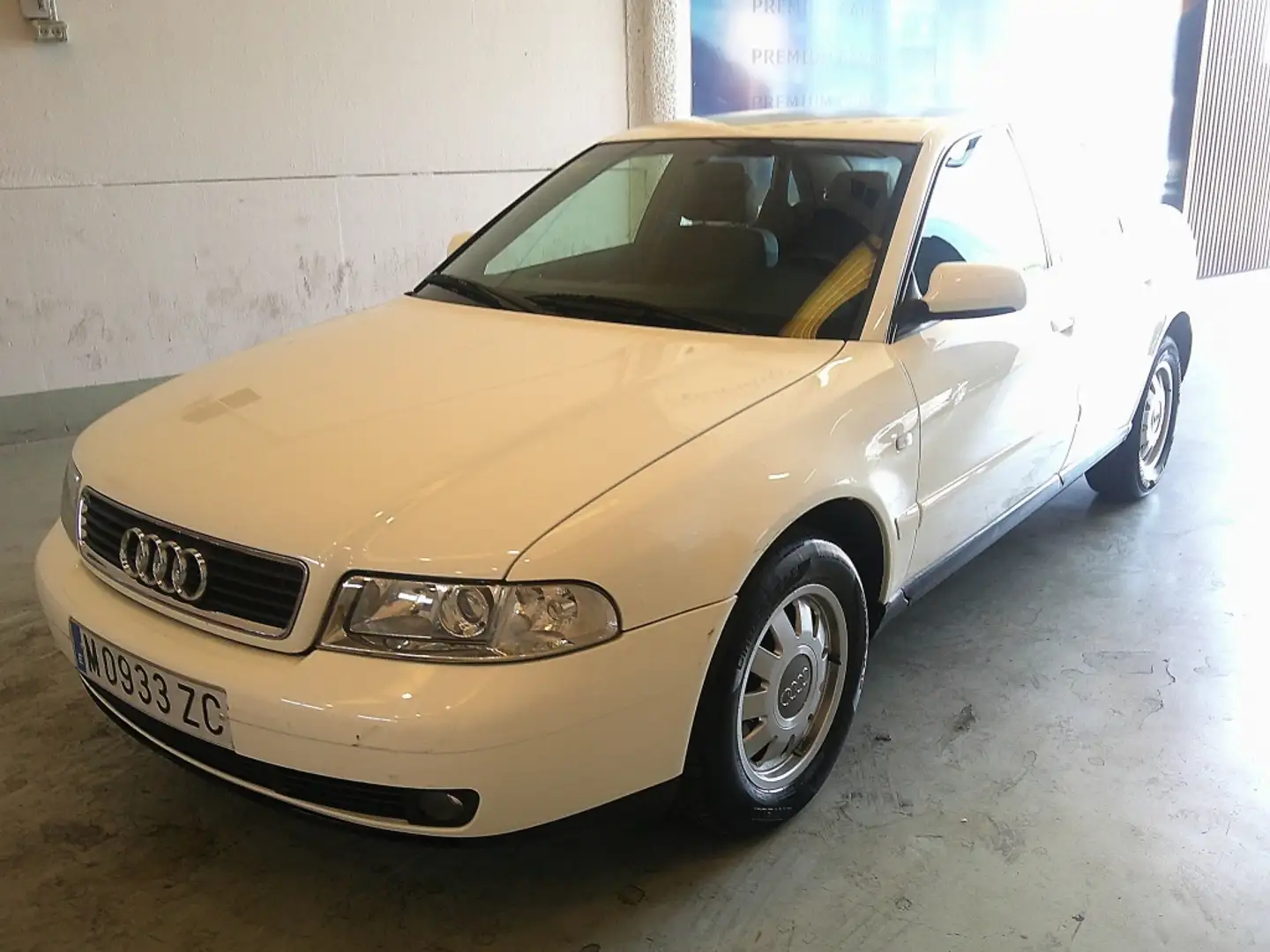 Audi A4 1.8 Weiß - 1