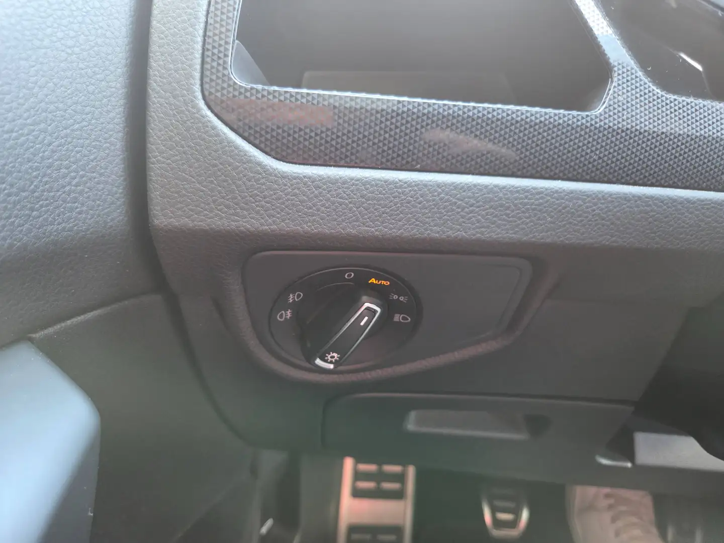 Volkswagen Touran Touran 2,0 TDI UNITED , Pano-Dach , 7 Sitze , AHK , NAVI , ACC , ISOFIX , CarPlay , Sitzheizung vorne und hinten , WLAN Schwarz - 2