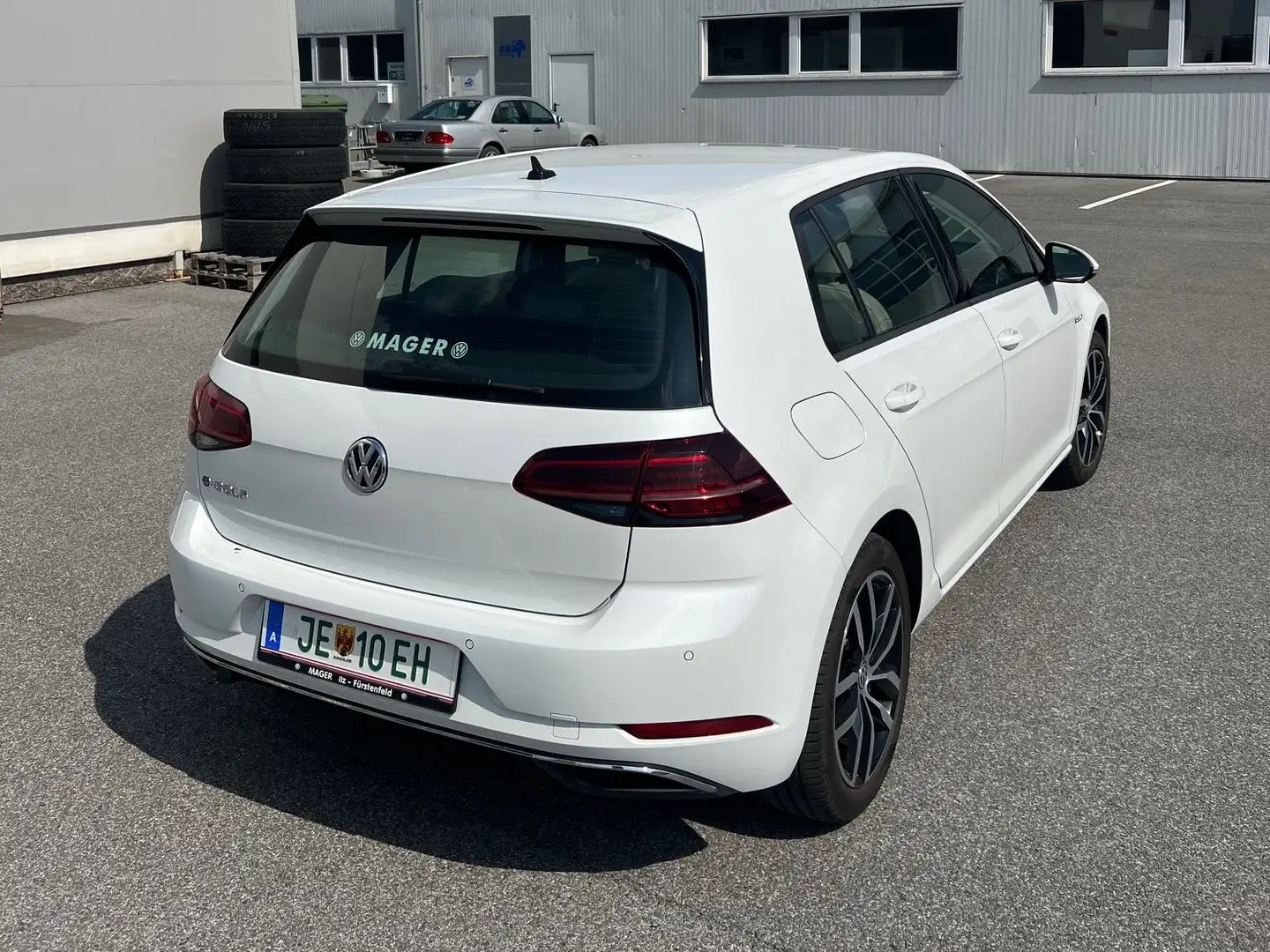 Volkswagen e-Golf e-Golf 35,8kWh (mit Batterie) Weiß - 2