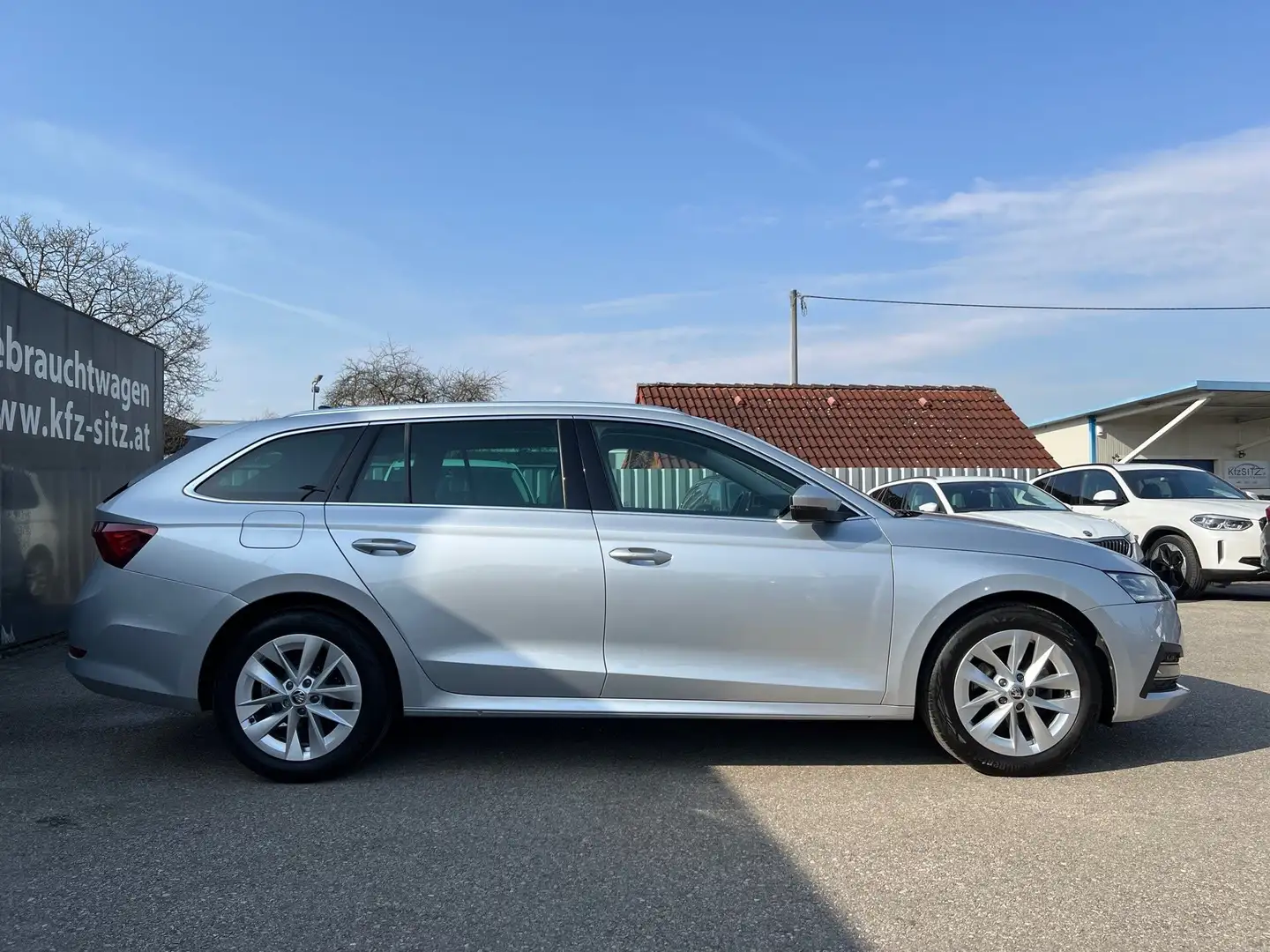 Skoda Octavia Combi 2,0 TDI Style DSG | NP: €44.300 Silber - 2
