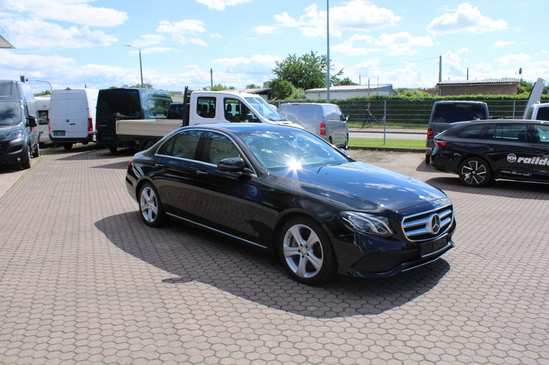 Mercedes-Benz E 350 d Limousine,LED,Head-Up,Distronic,Airmatic — photo 3
