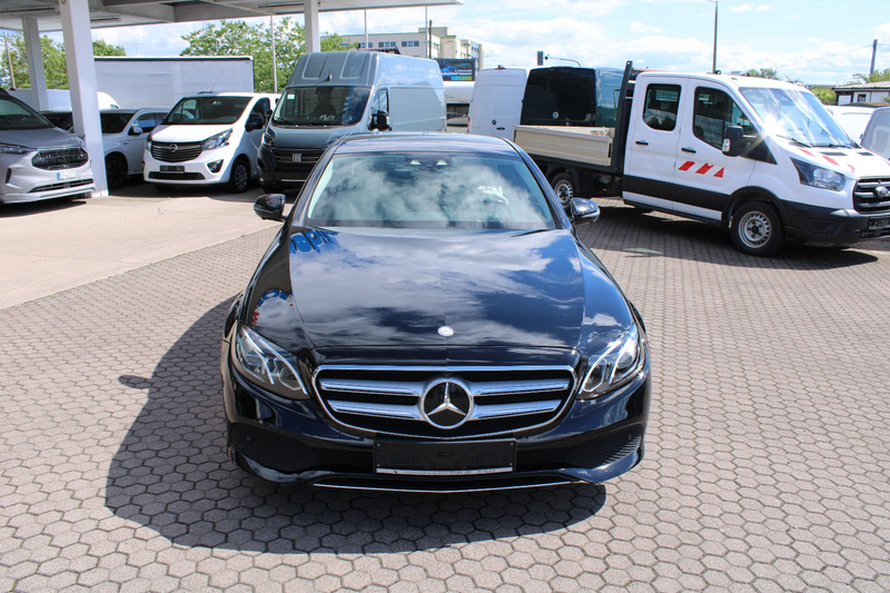 Mercedes-Benz E 350 d Limousine,LED,Head-Up,Distronic,Airmatic — photo 2