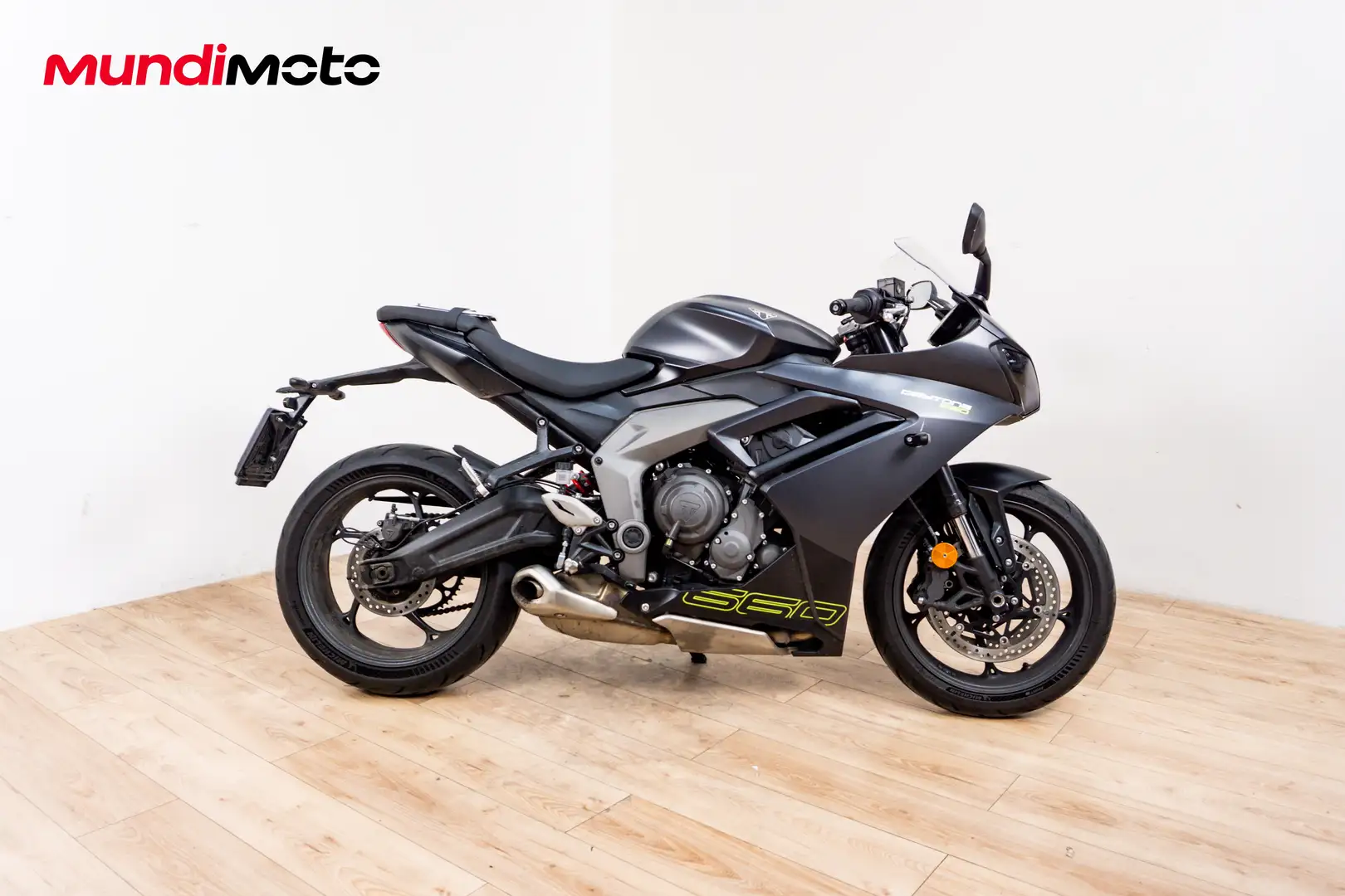 Triumph Daytona 650 - 1