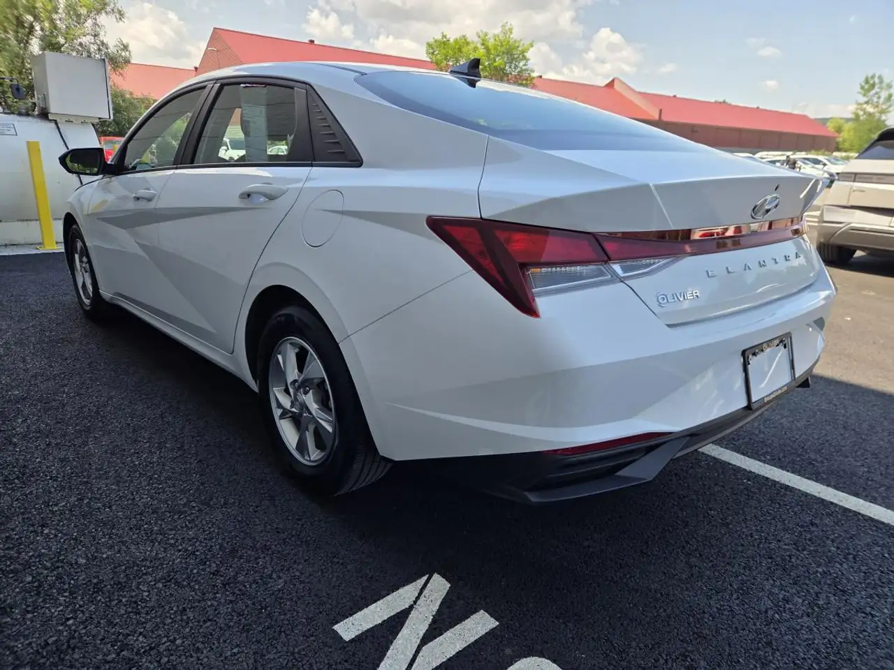 Hyundai ELANTRA photo Hyundai ELANTRA