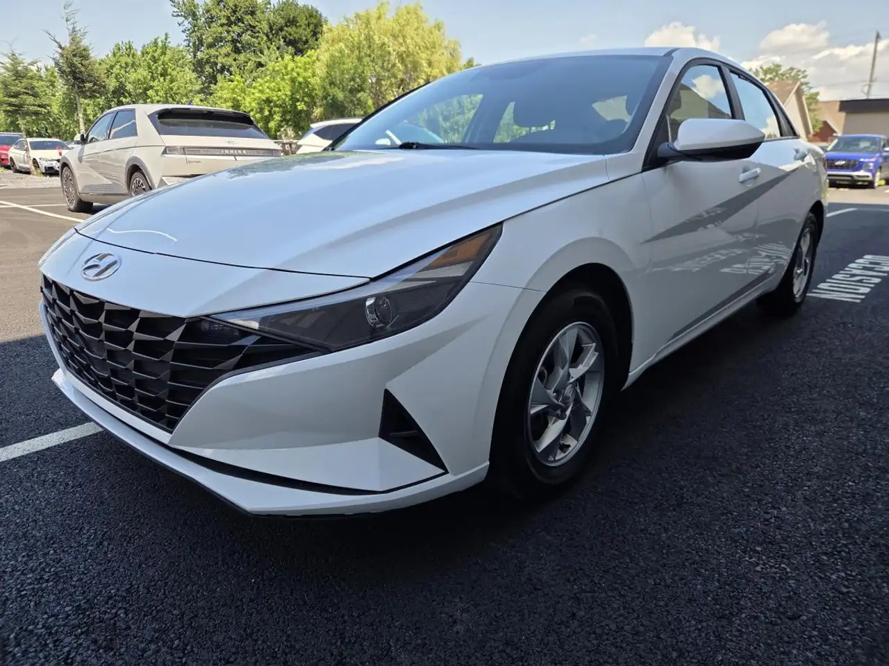 Hyundai ELANTRA photo Hyundai ELANTRA