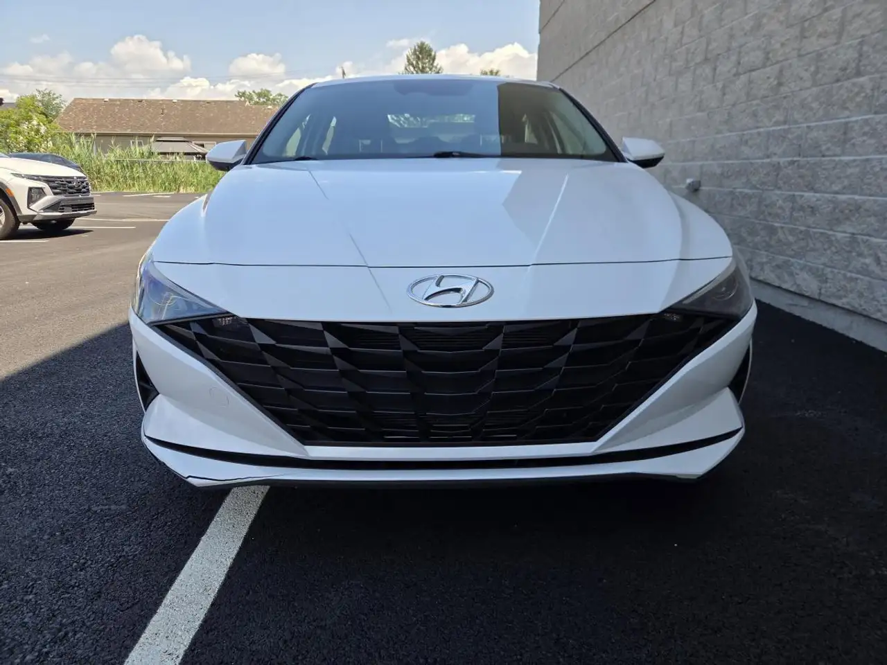 Hyundai ELANTRA photo Hyundai ELANTRA