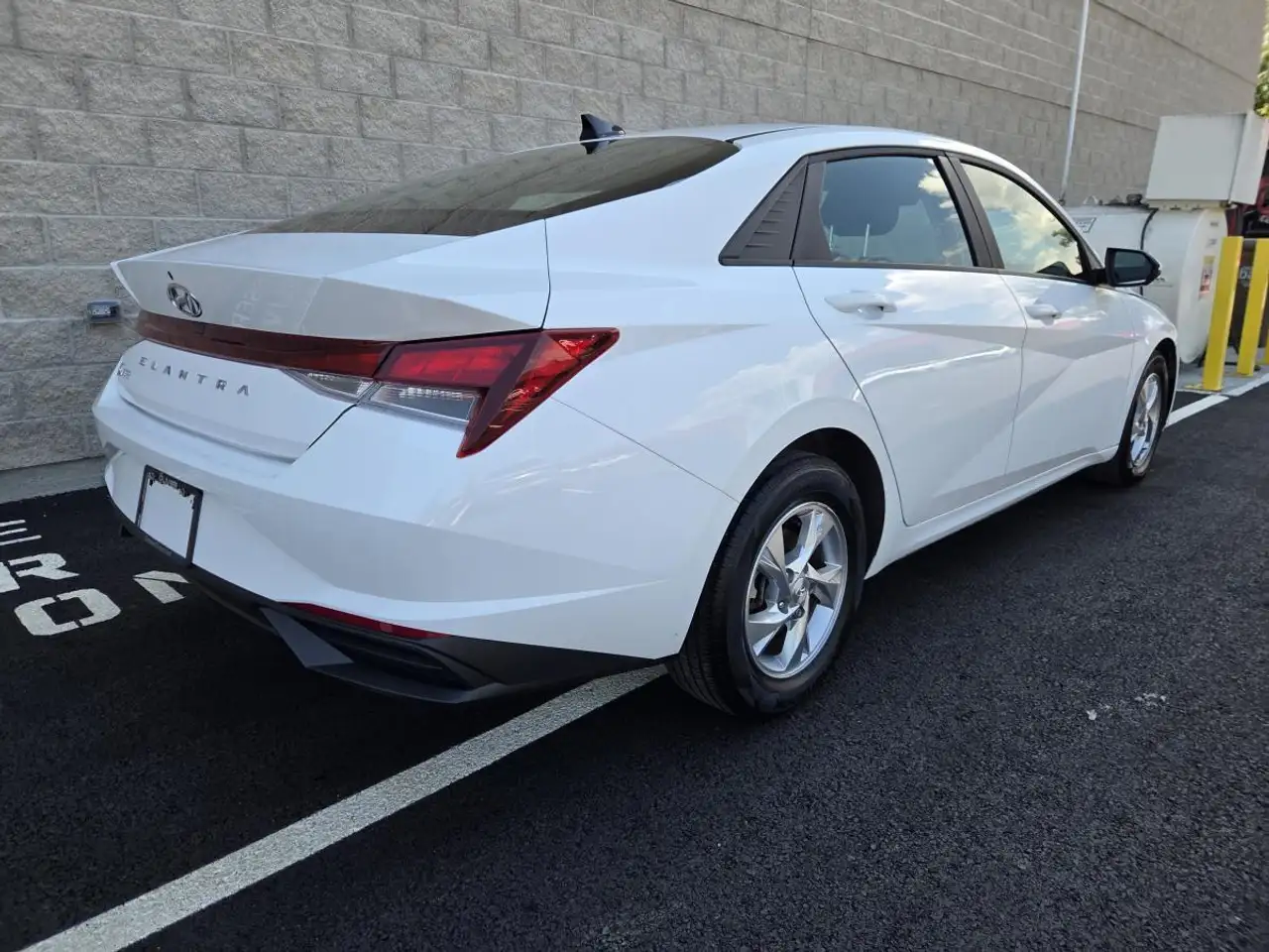 Hyundai ELANTRA photo Hyundai ELANTRA