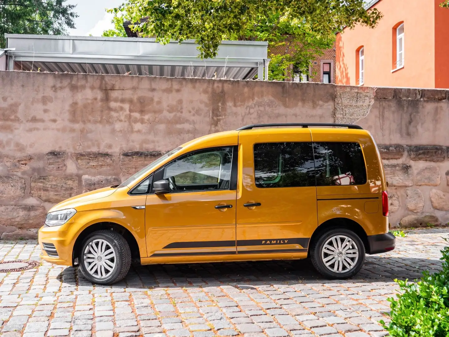 Volkswagen Caddy 2.0 TDI Family Navi SHZ Arany - 2